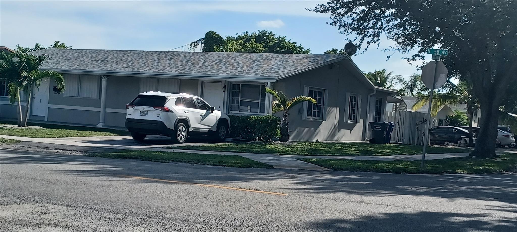 EXCELLENT 3/2 TOTALLY RENOVATED, FOR SHOWINGS USE SHOW TIME AVAILABLE AUGUST 1st.