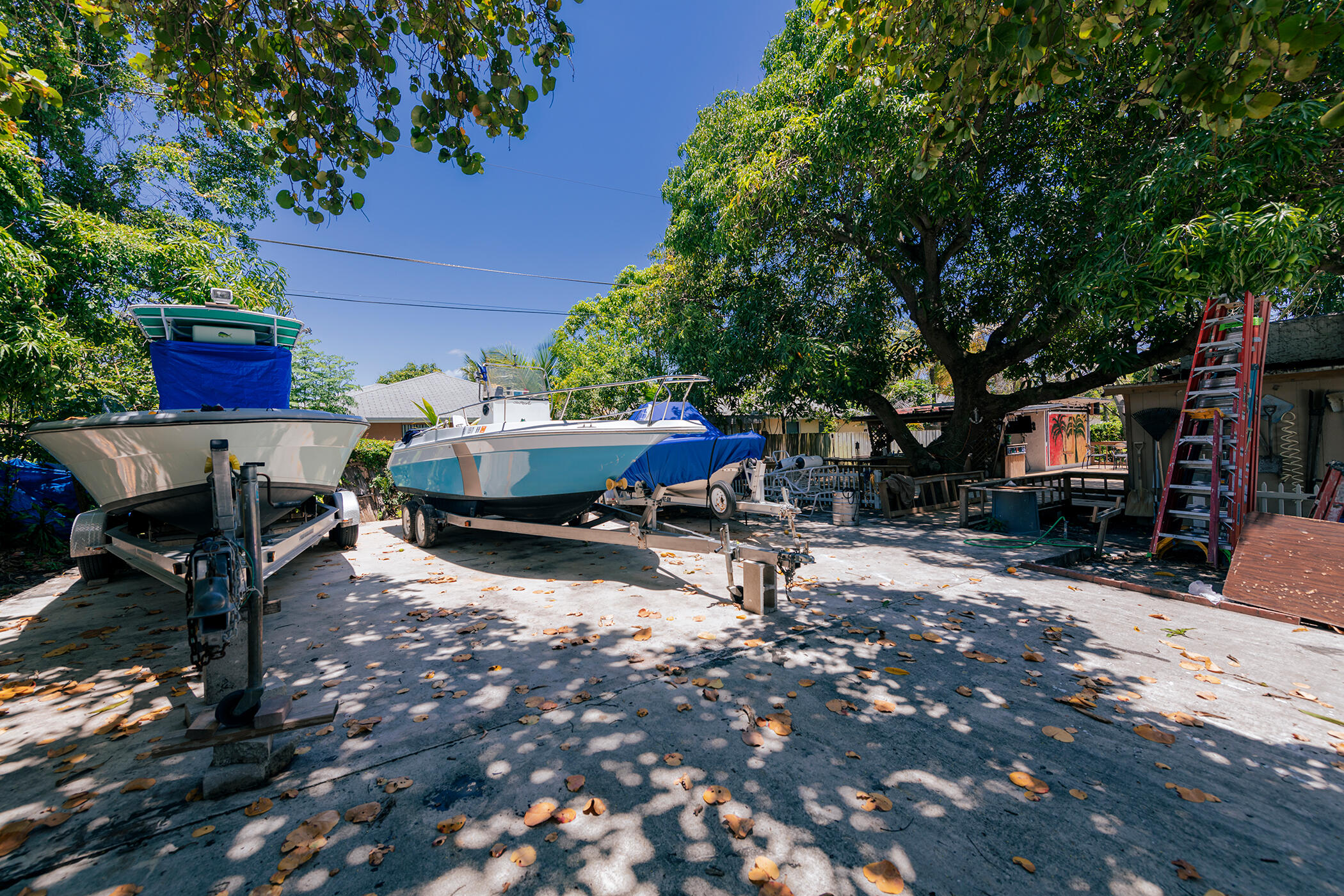Build your own single family home in Delray Beach. Adjacent property is for sale as well (see 409 SW 10th).