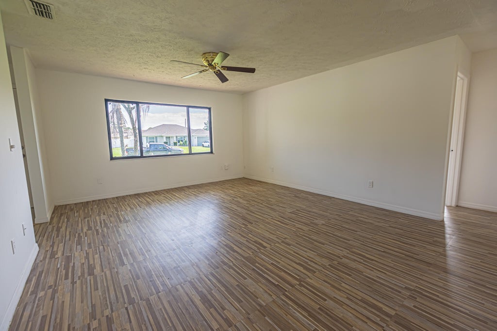 Photo of 922 SE Thornhill Drive, Port Saint Lucie, FL 34983 (MLS # B26048556)