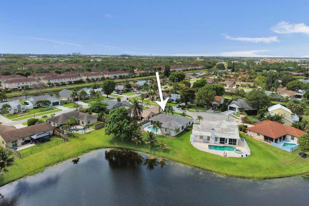 Photo of 86 Las Brisas, Boynton Beach, FL 33426 (MLS # B26040918)