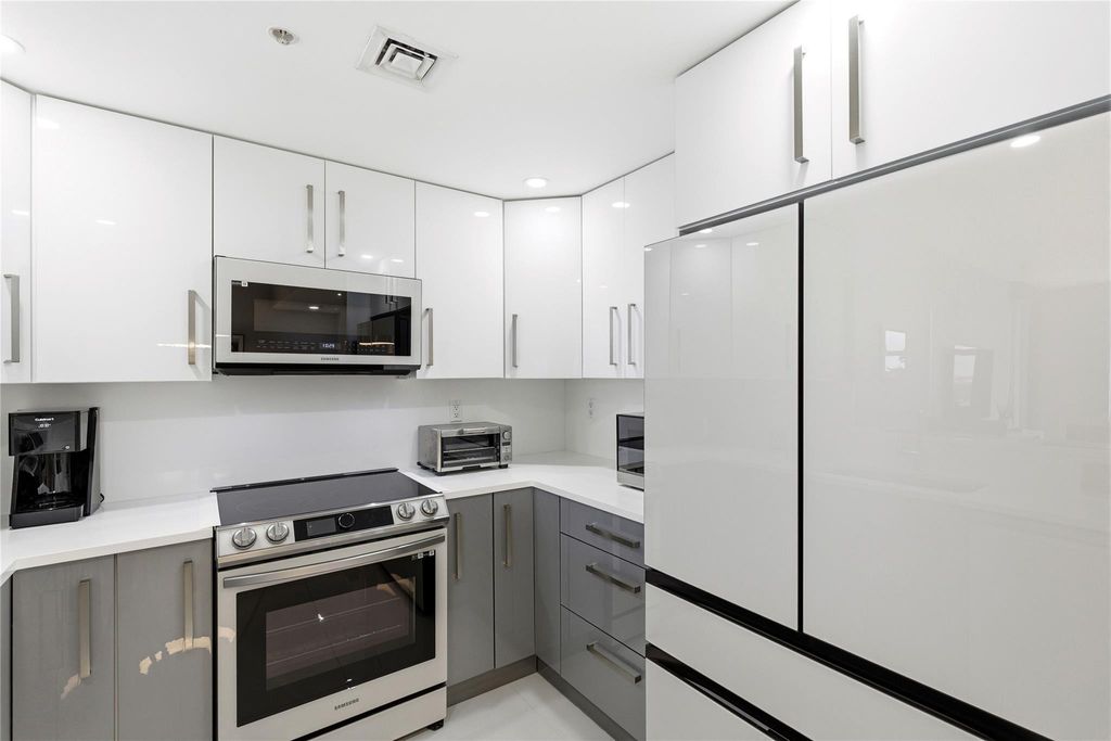 Photo of 511 SE 5th Avenue #1811, Fort Lauderdale, FL 33301 (MLS # F10549305)