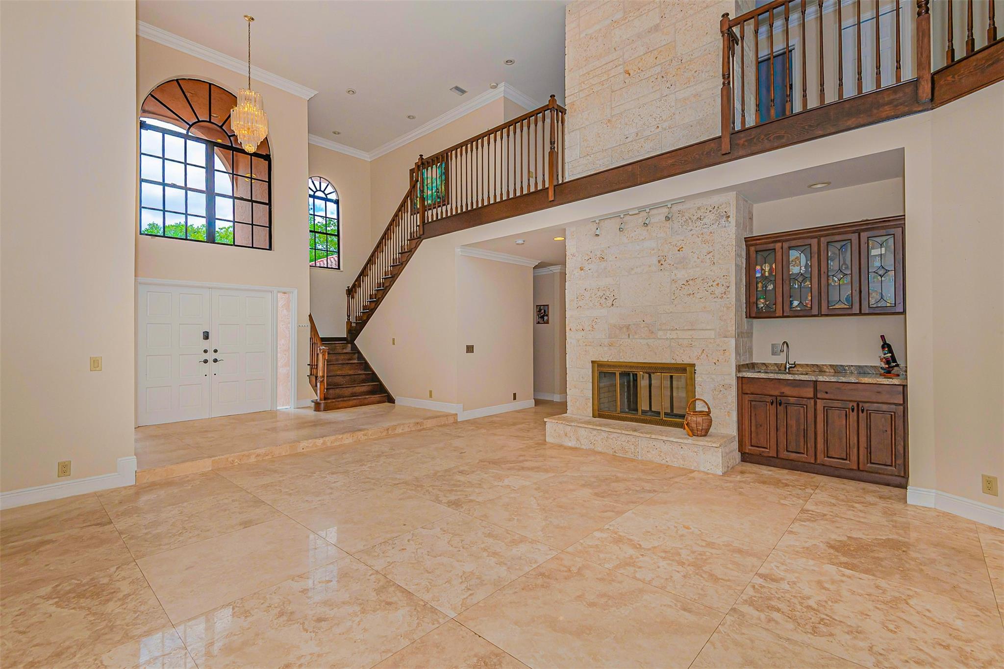1833 Colonial Dr