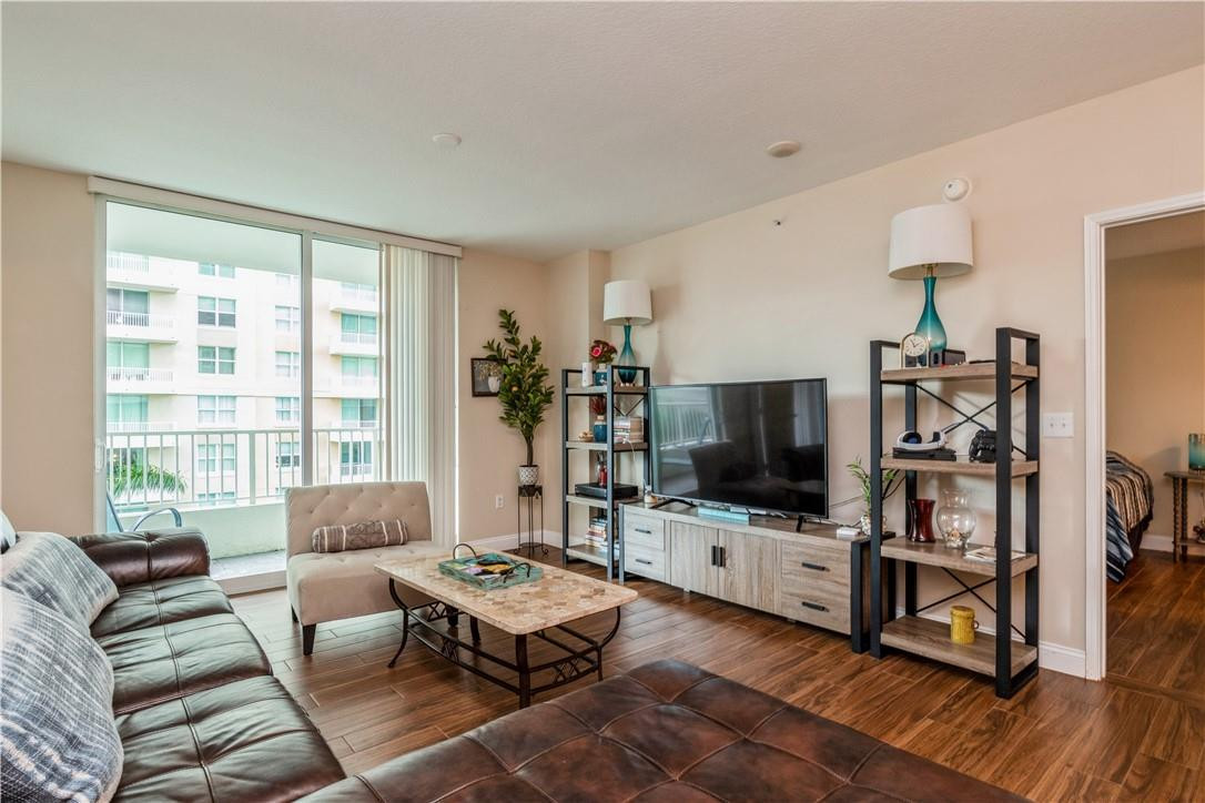 625 Casa Loma Boulevard 705