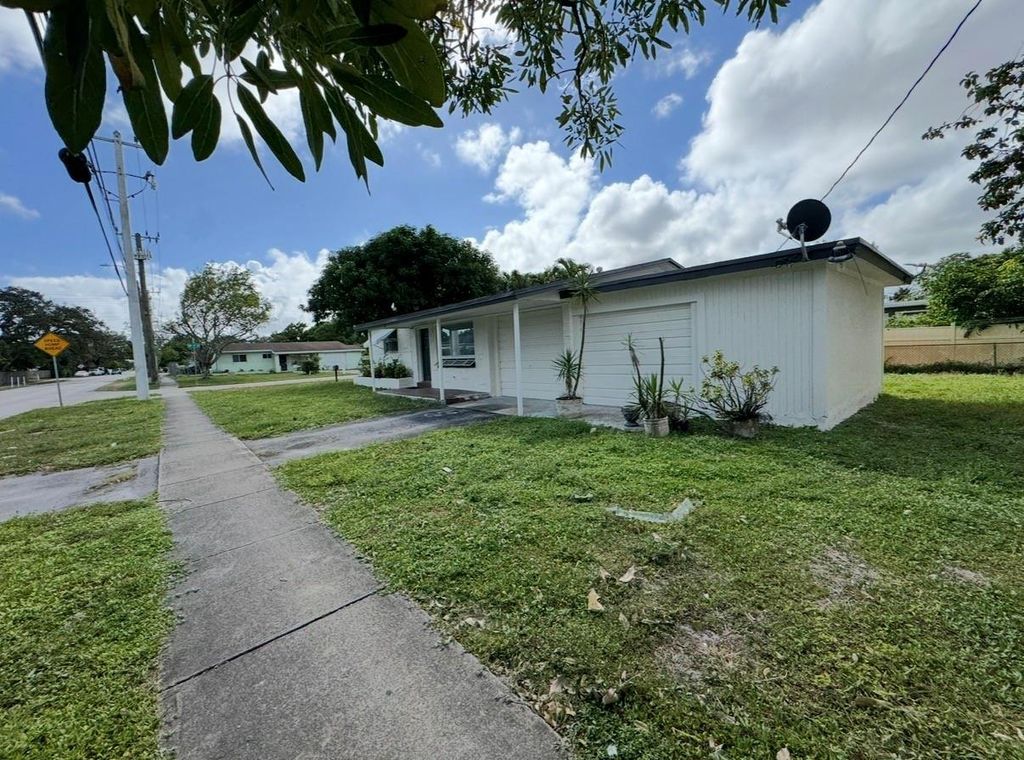 Photo of 6201 SW 19th Street, Miramar, FL 33023 (MLS # F10533565)