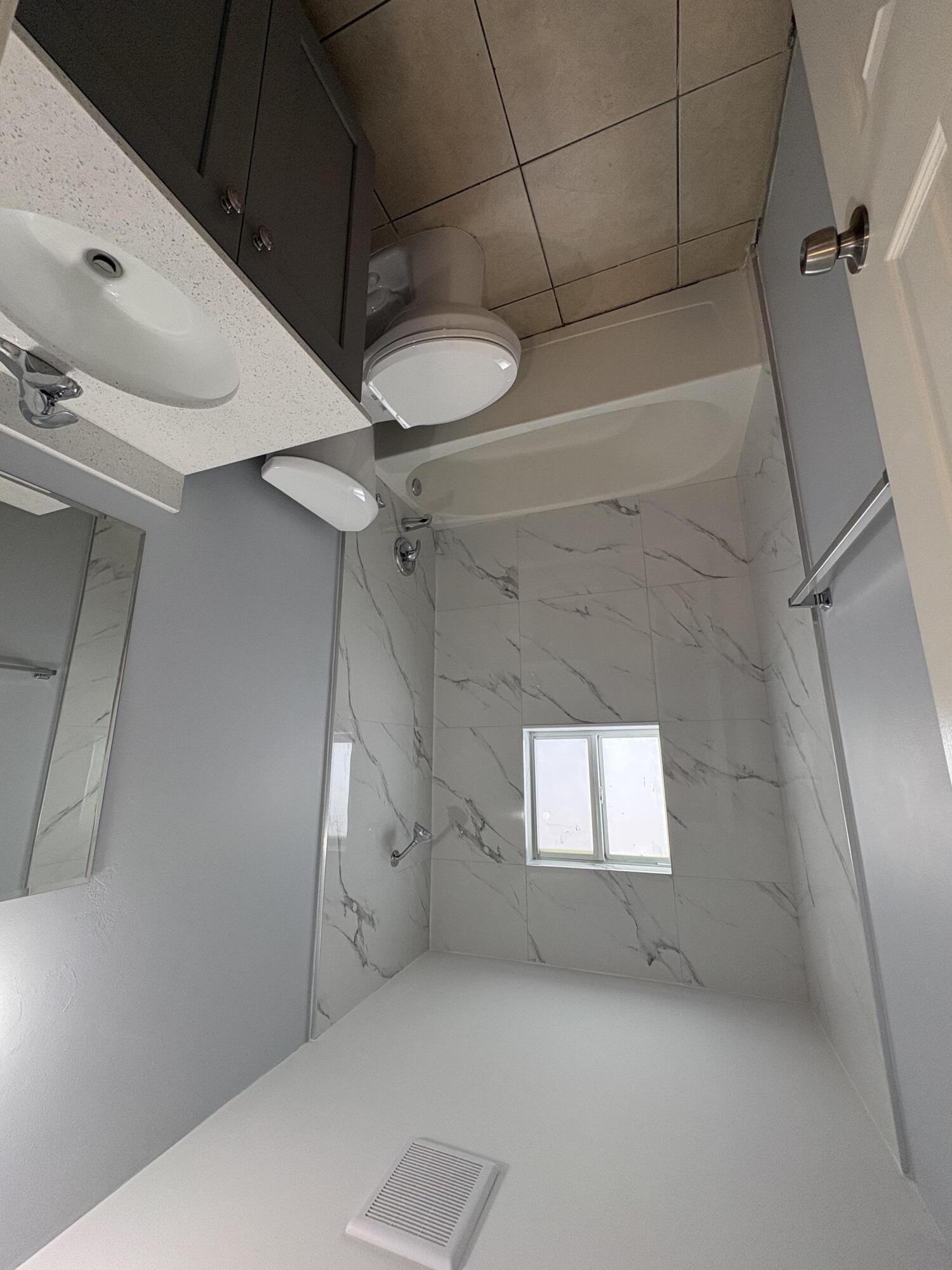 PALM BEACH FARMS CO 7 - Residential Lease