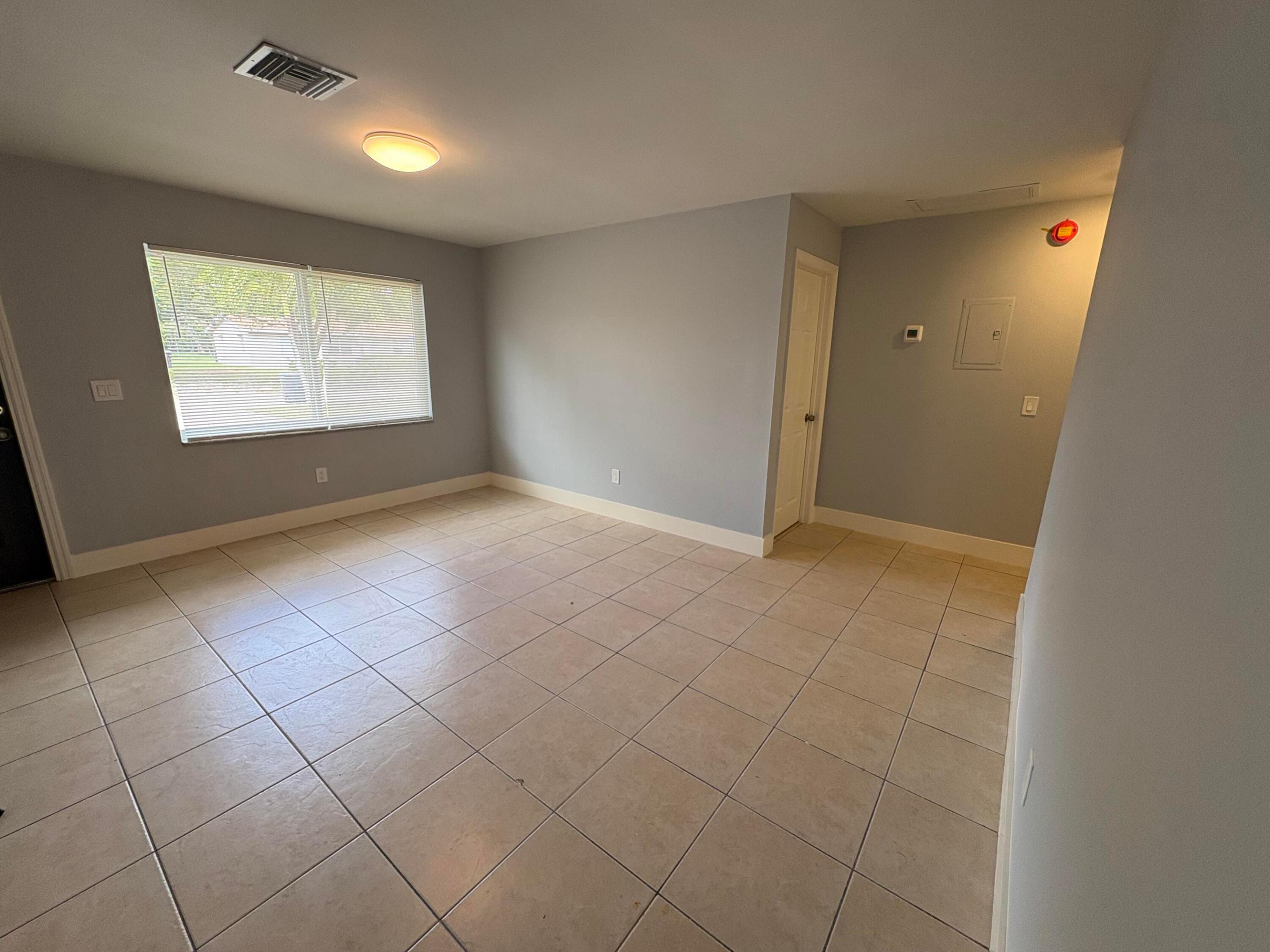 PALM BEACH FARMS CO 7 - Residential Lease