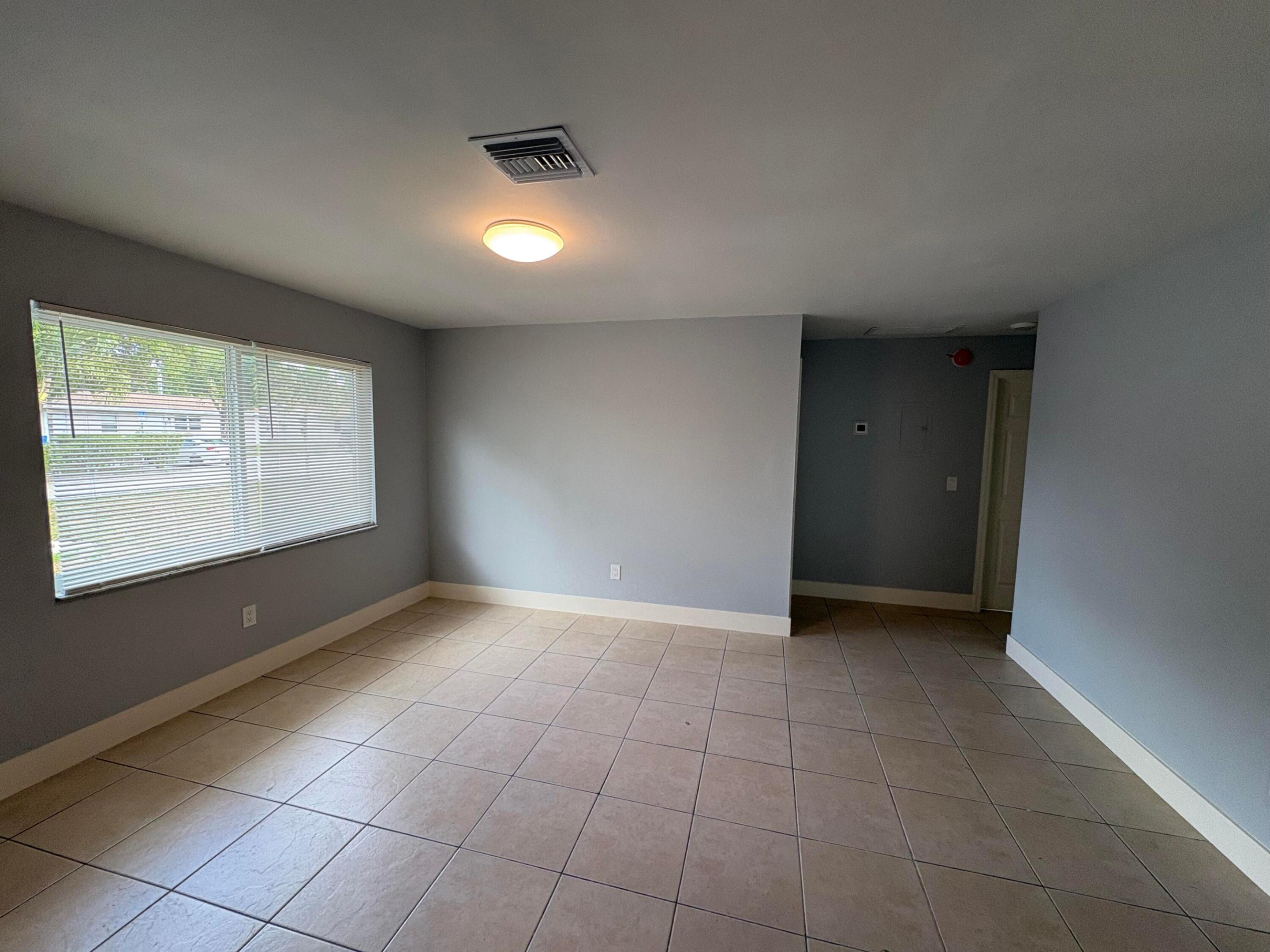 PALM BEACH FARMS CO 7 - Residential Lease