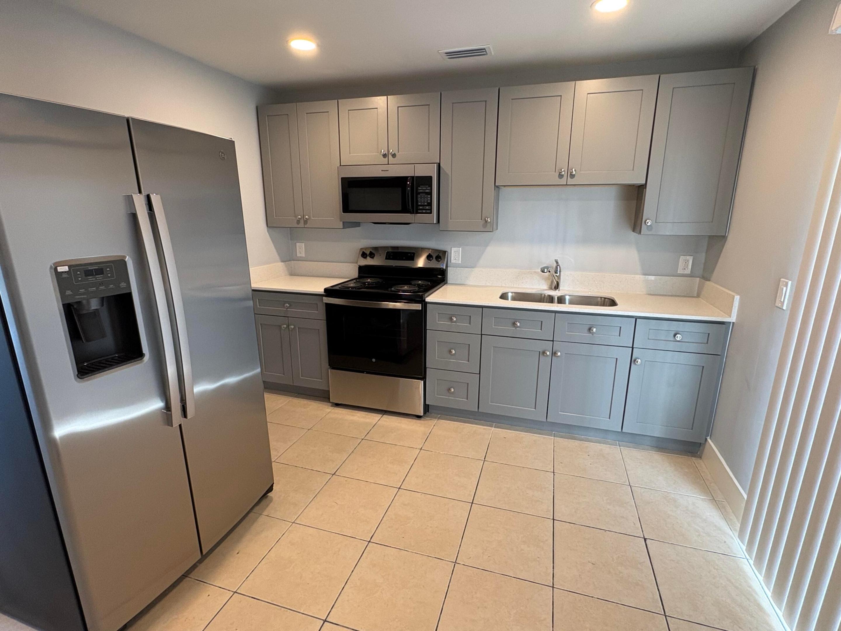 PALM BEACH FARMS CO 7 - Residential Lease