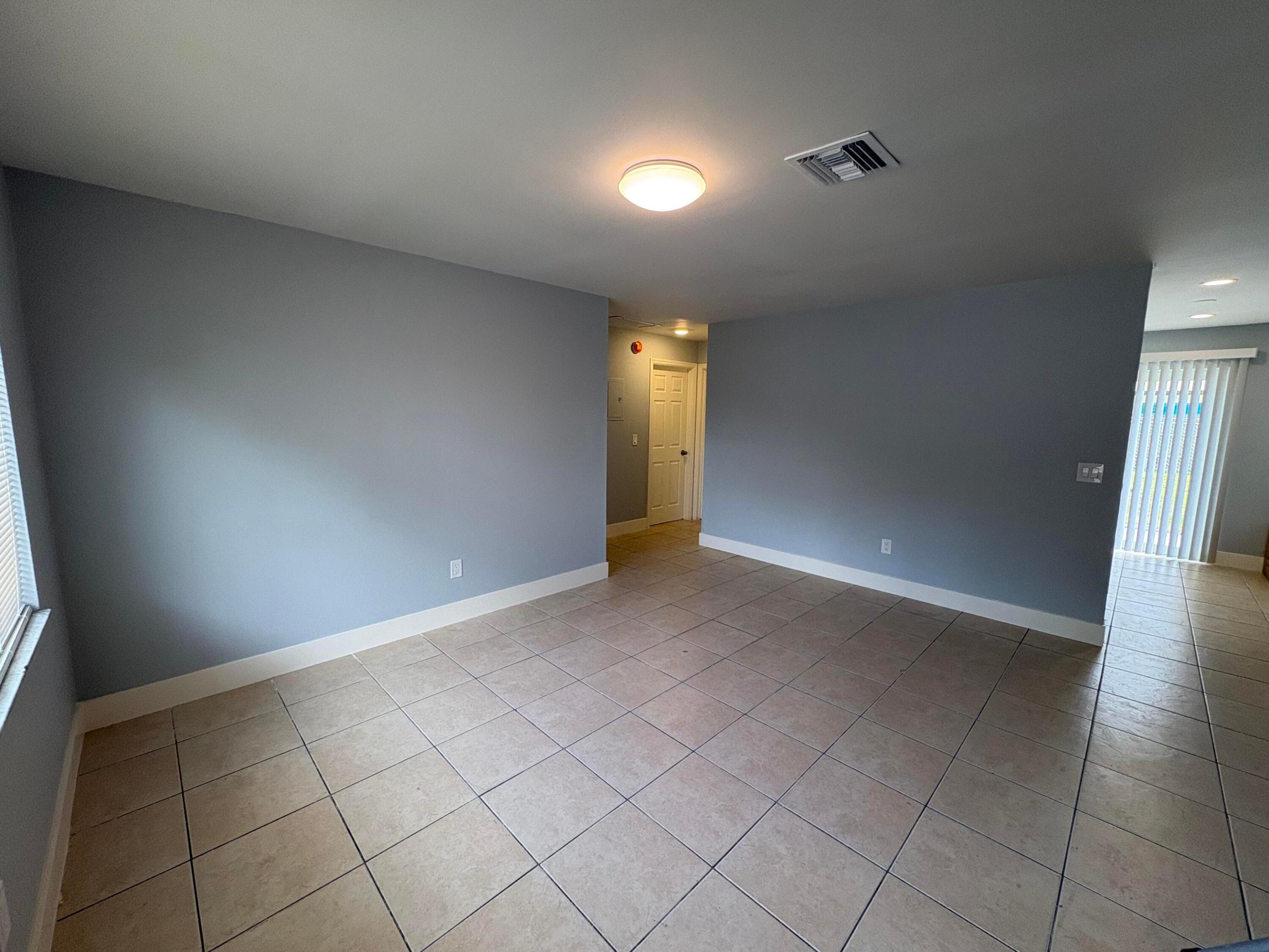 PALM BEACH FARMS CO 7 - Residential Lease