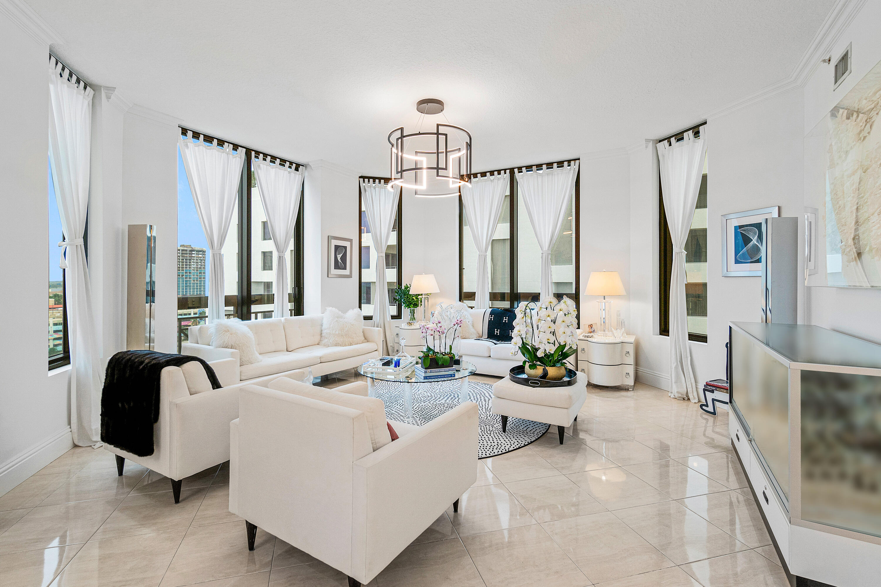 701 S Olive Avenue 928