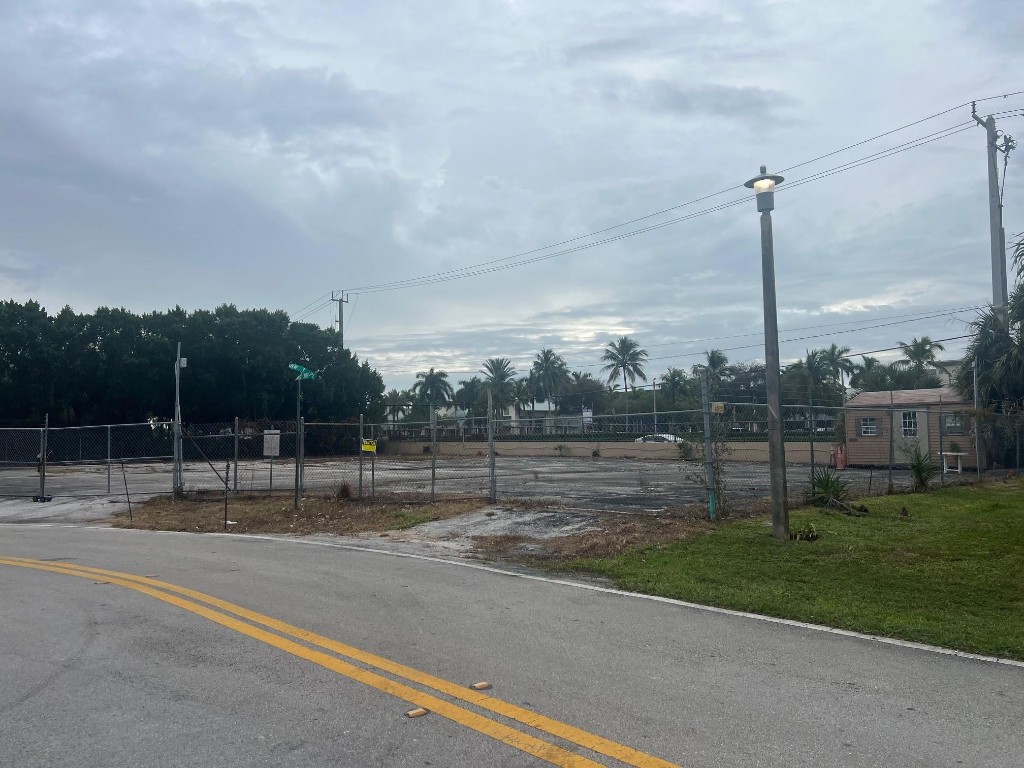 Sunshine City 76-34 B - Land