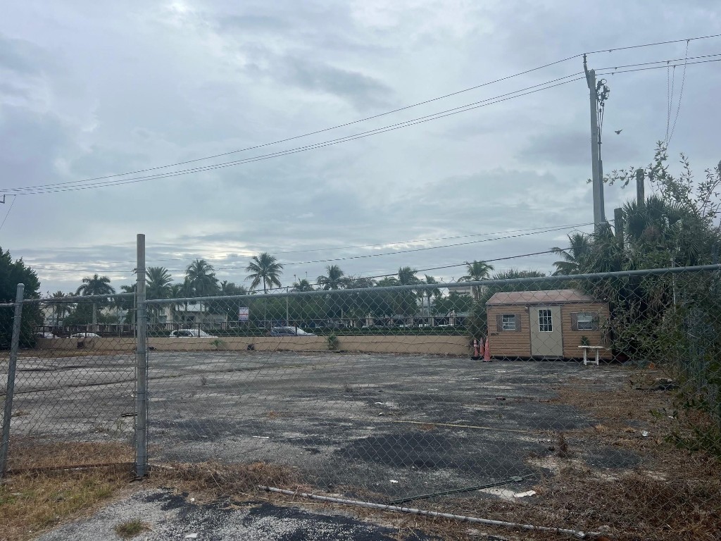 Sunshine City 76-34 B - Land