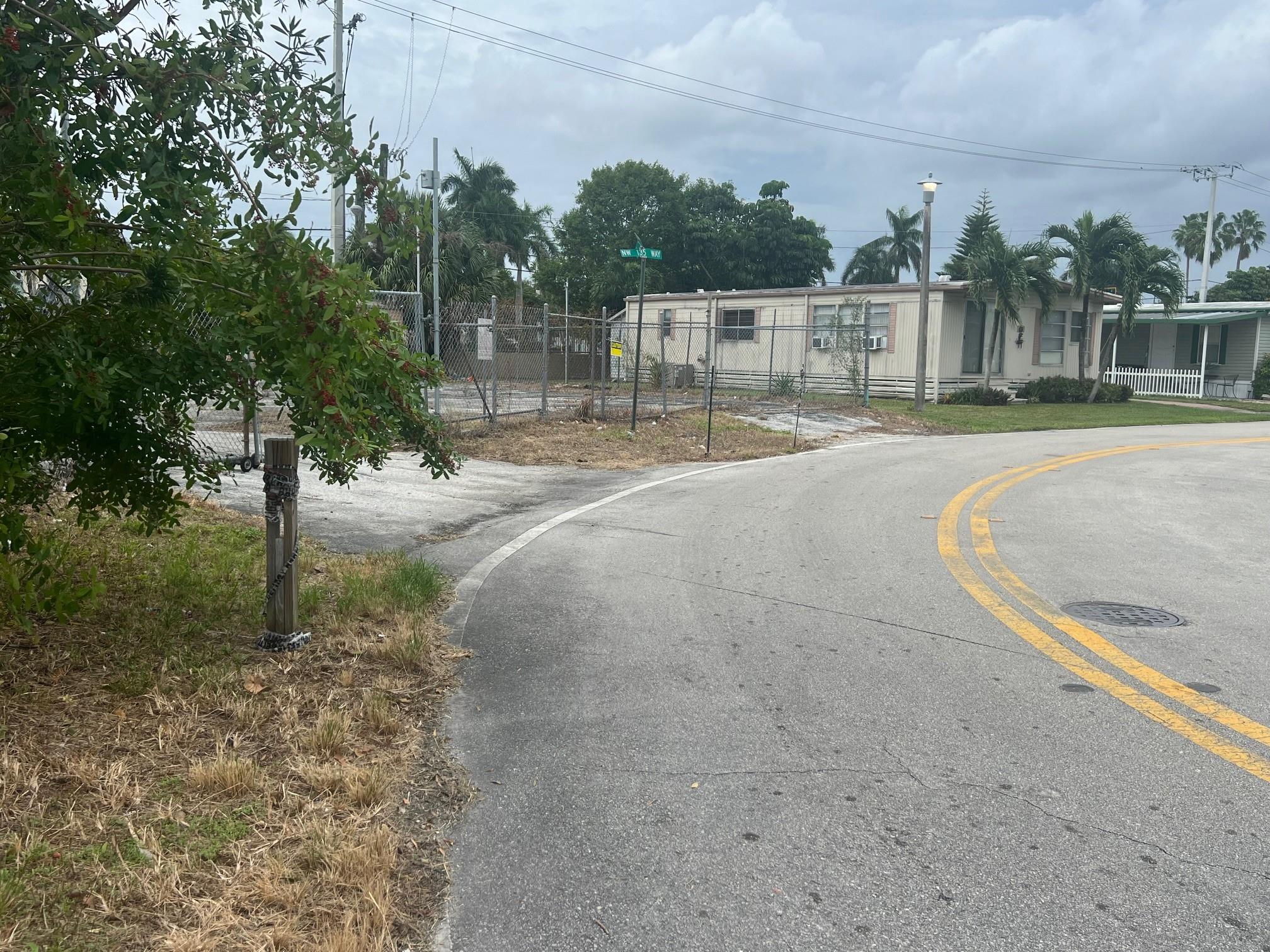 Sunshine City 76-34 B - Land