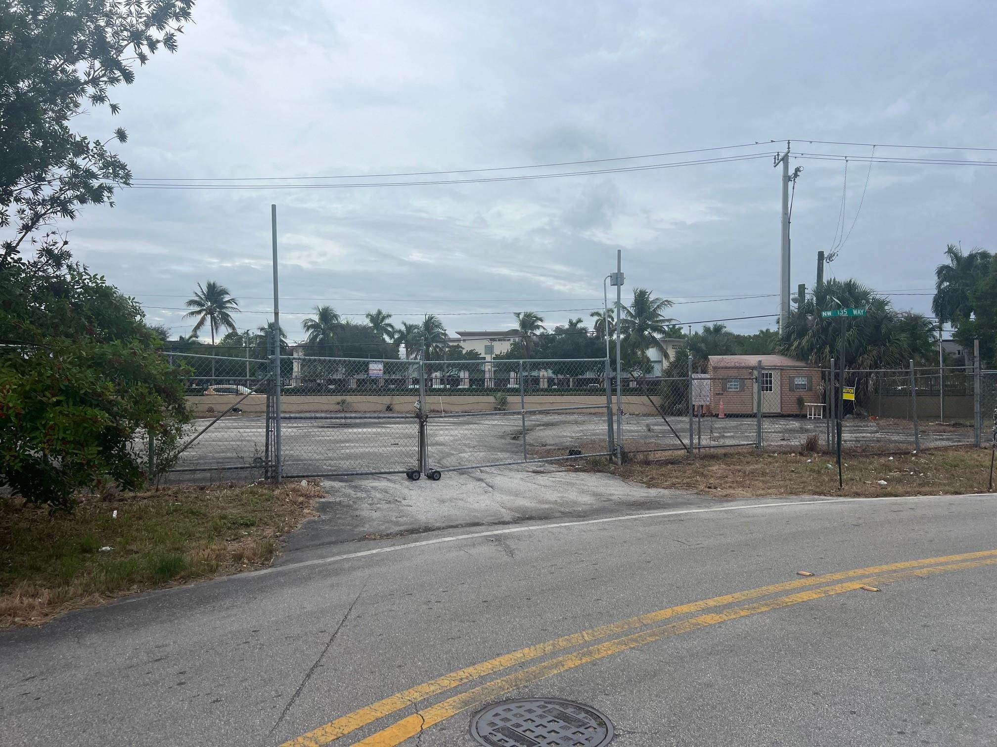 Sunshine City 76-34 B - Land