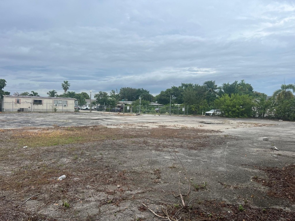 Sunshine City 76-34 B - Land