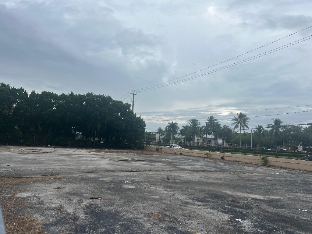 Sunshine City 76-34 B - Land