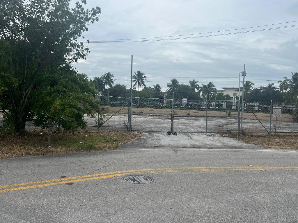 Sunshine City 76-34 B - Land