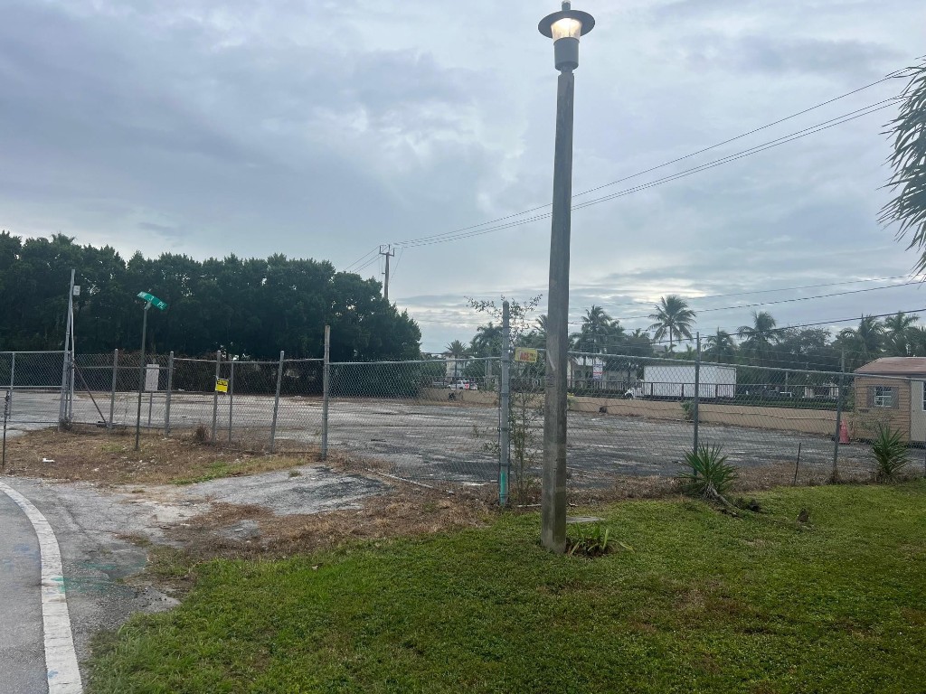 Sunshine City 76-34 B - Land