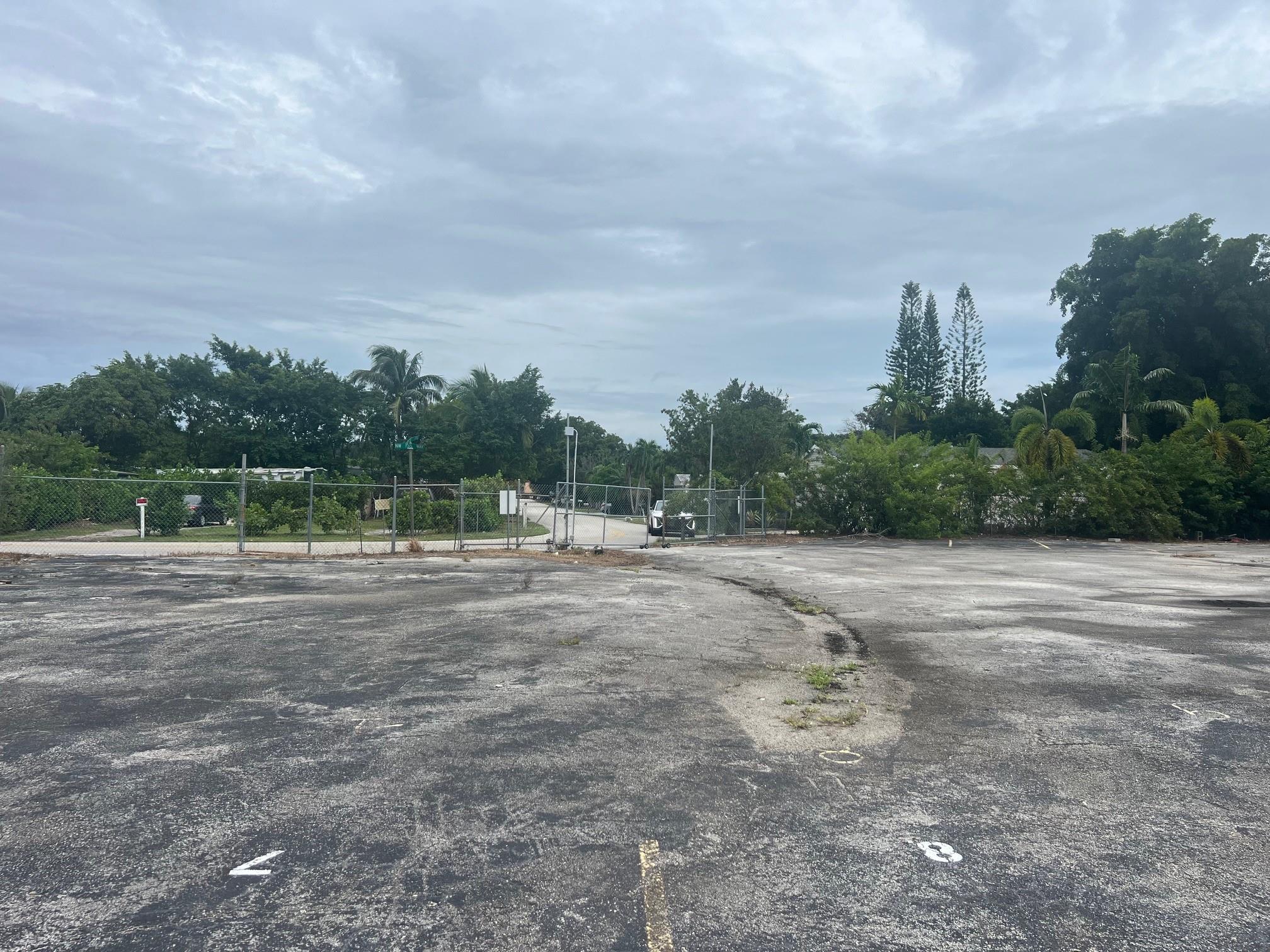 Sunshine City 76-34 B - Land