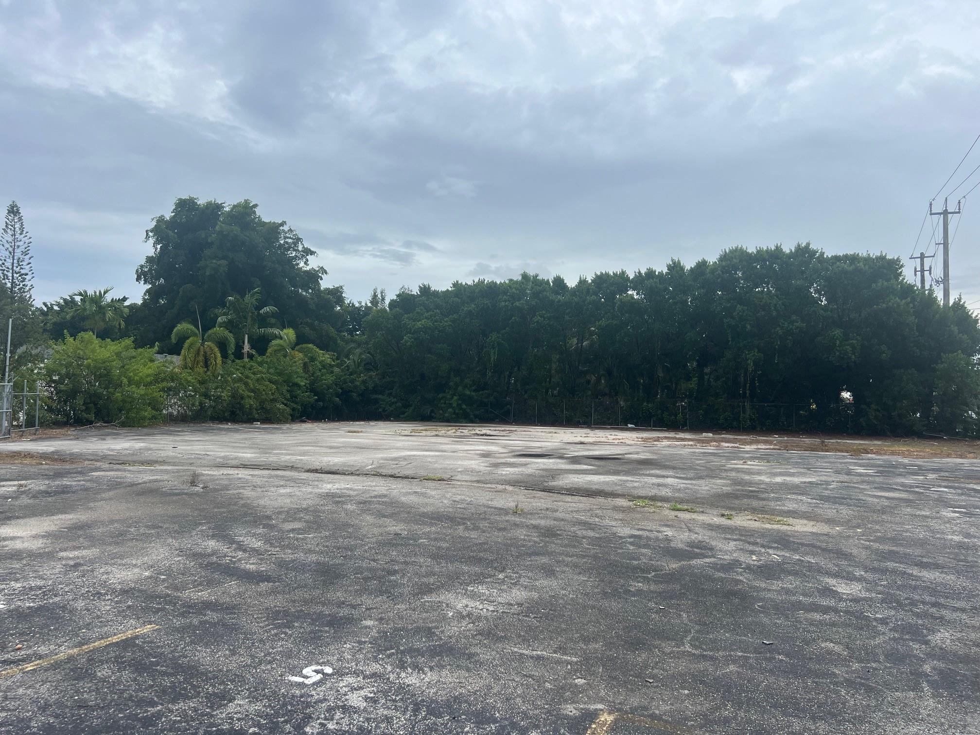 Sunshine City 76-34 B - Land