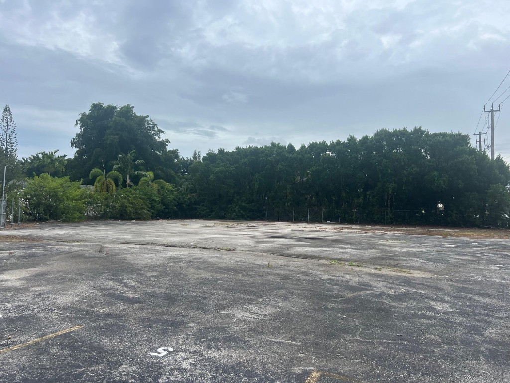 Sunshine City 76-34 B - Land