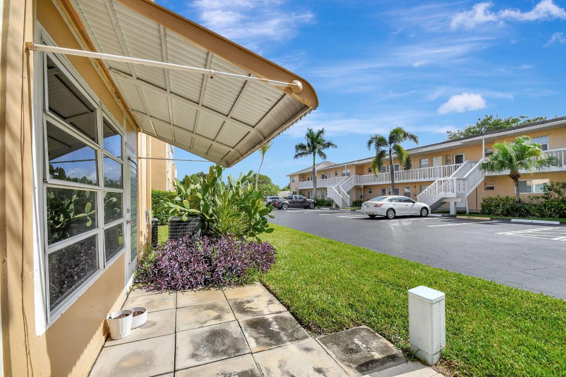 VILLAGE ROYALE GREENDALE CONDOMINIUMS - Residential