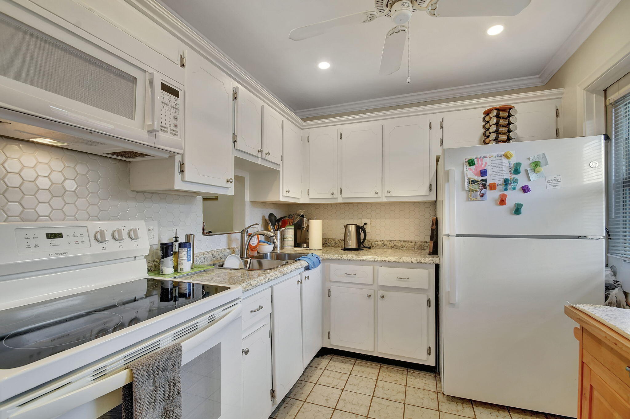 VILLAGE ROYALE GREENDALE CONDOMINIUMS - Residential