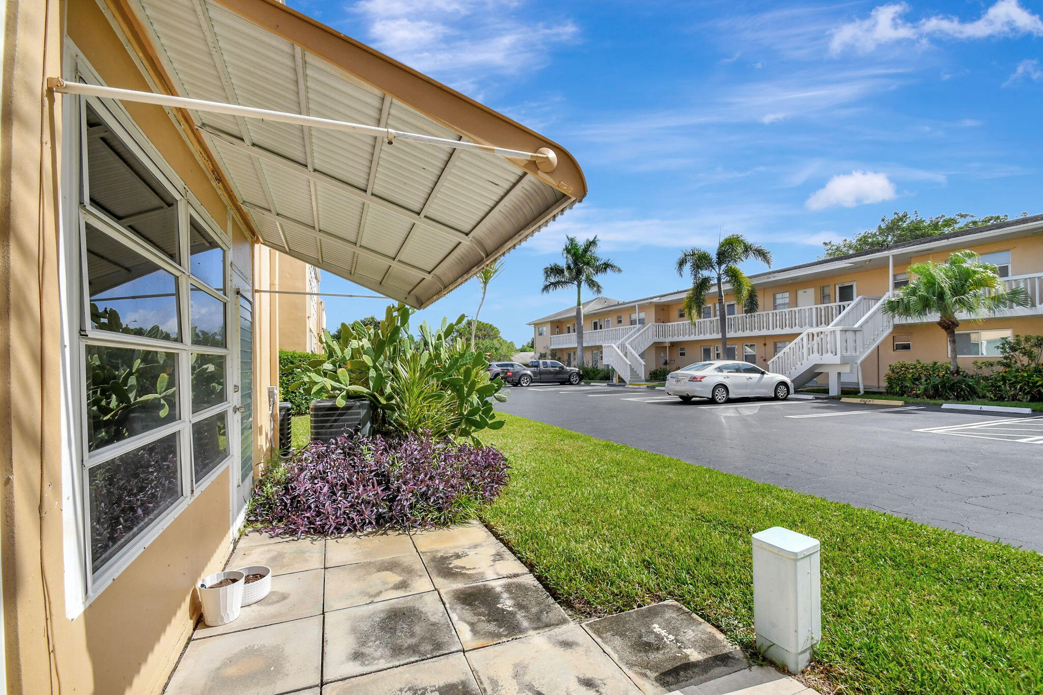 VILLAGE ROYALE GREENDALE CONDOMINIUMS - Residential