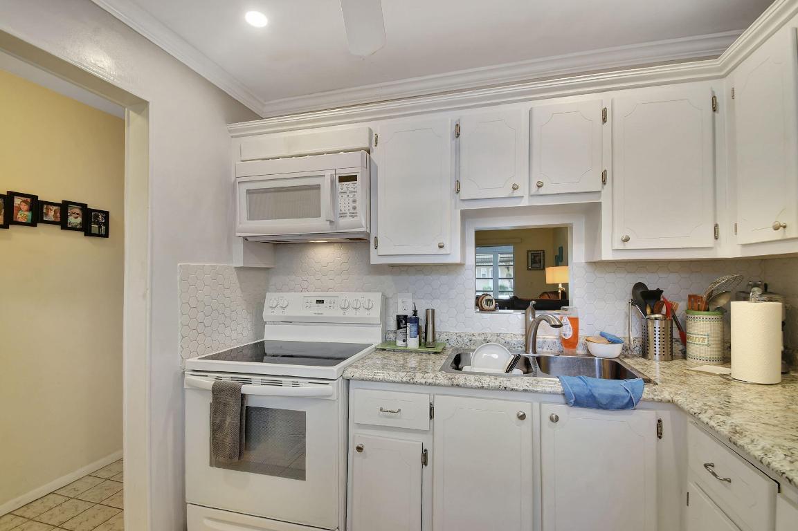 VILLAGE ROYALE GREENDALE CONDOMINIUMS - Residential