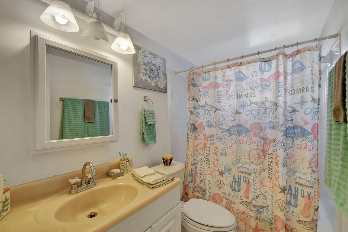 VILLAGE ROYALE GREENDALE CONDOMINIUMS - Residential