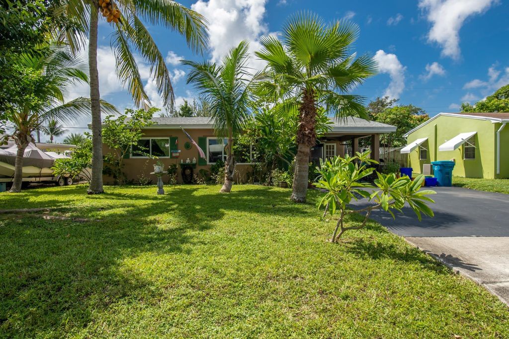 Photo of 212 SW 7th Avenue, Boynton Beach, FL 33435 (MLS # R11015807)