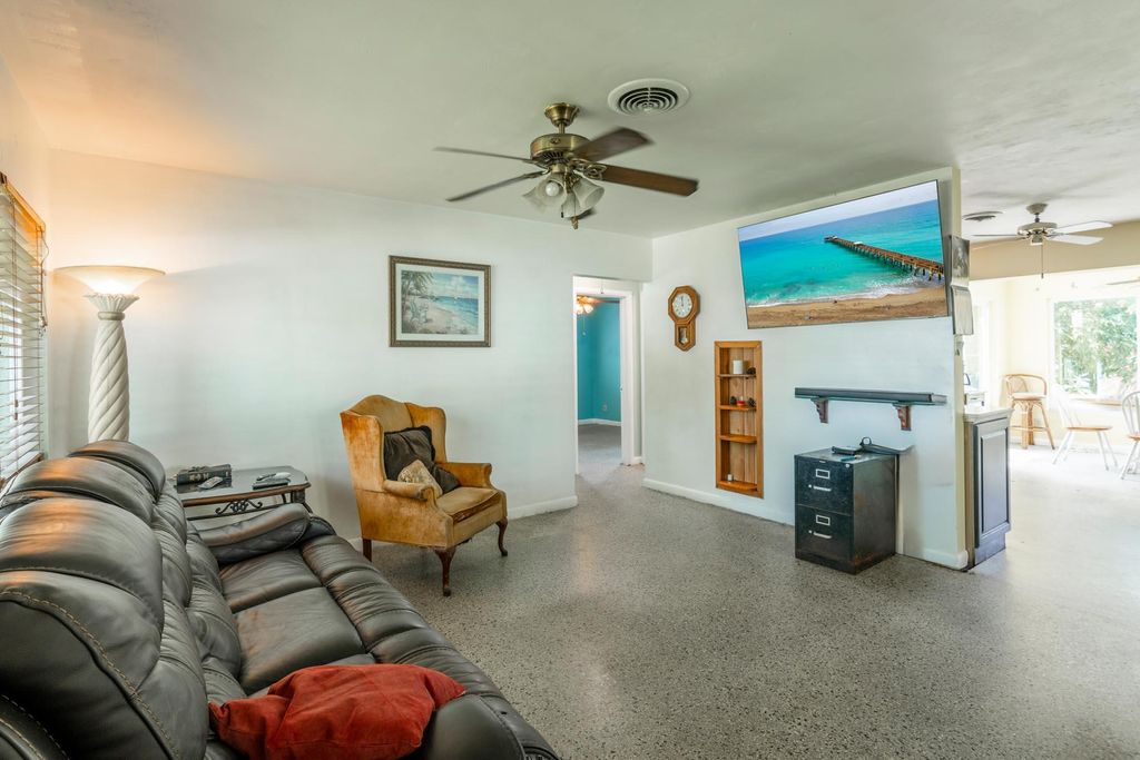 Photo of 212 SW 7th Avenue, Boynton Beach, FL 33435 (MLS # R11015807)