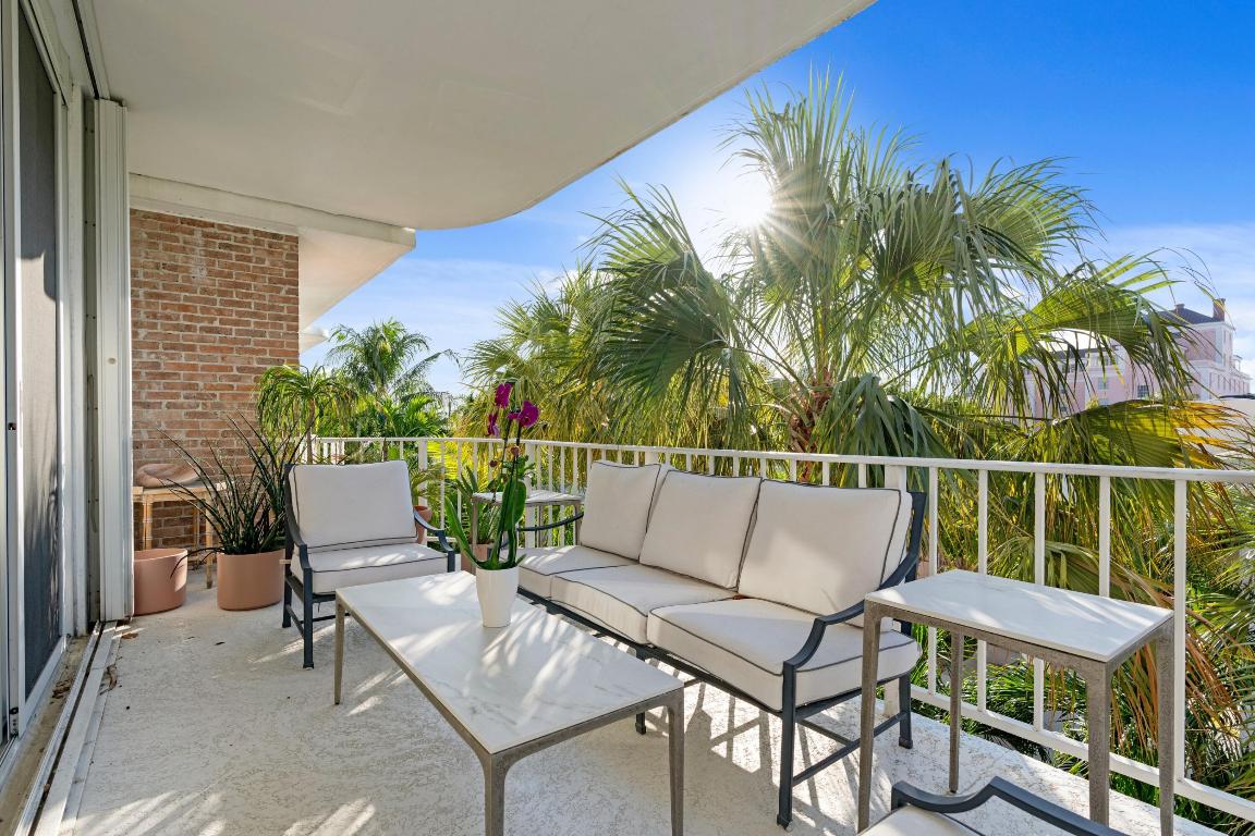 WINTHROP HOUSE COND DECL IN - Residential