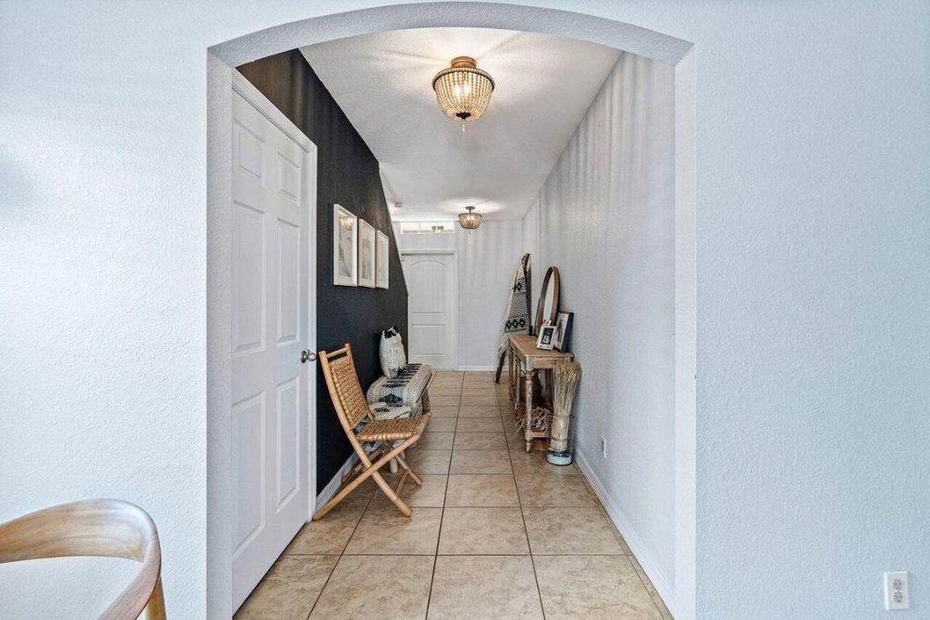 Photo of 119 SW 2nd Avenue, Boynton Beach, FL 33435 (MLS # R10997266)