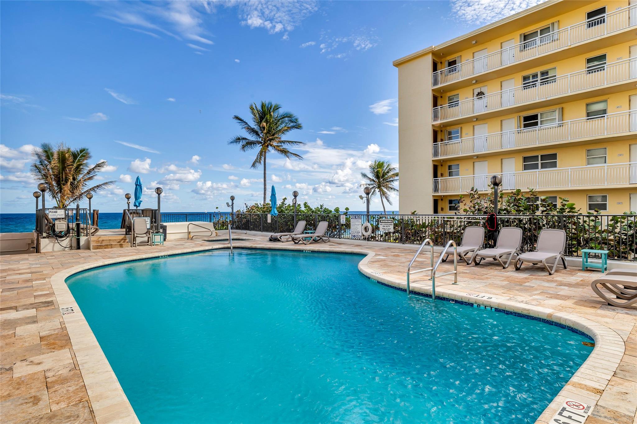 1167 Hillsboro Mile 306