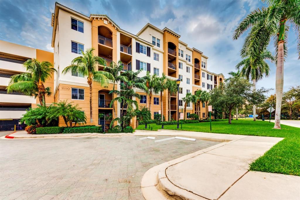 Photo of 1690 Renaissance Commons Boulevard Blvd #1423, Boynton Beach, FL 33426 (MLS # R10826889)