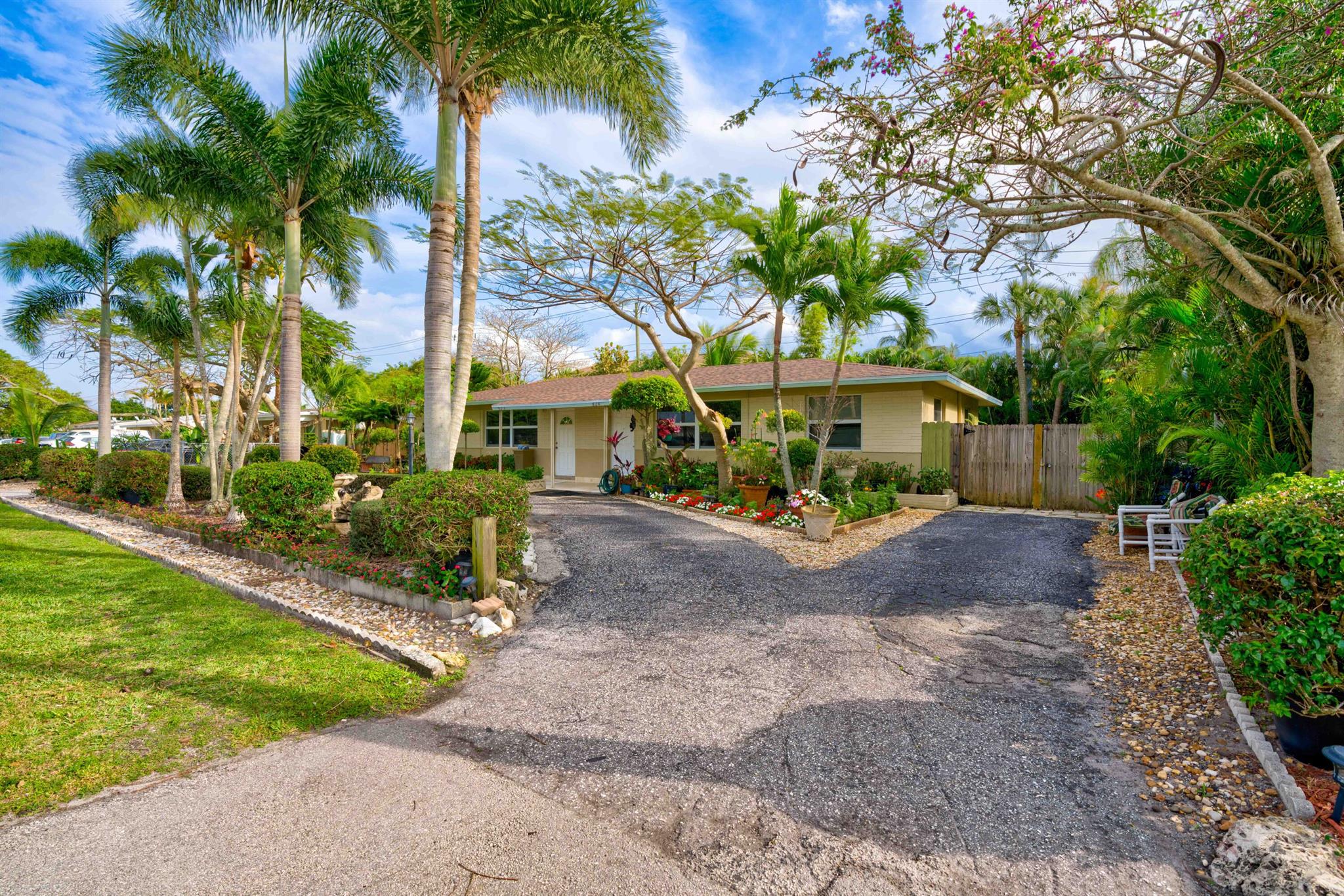 EASTVIEW MANOR - Residential Income