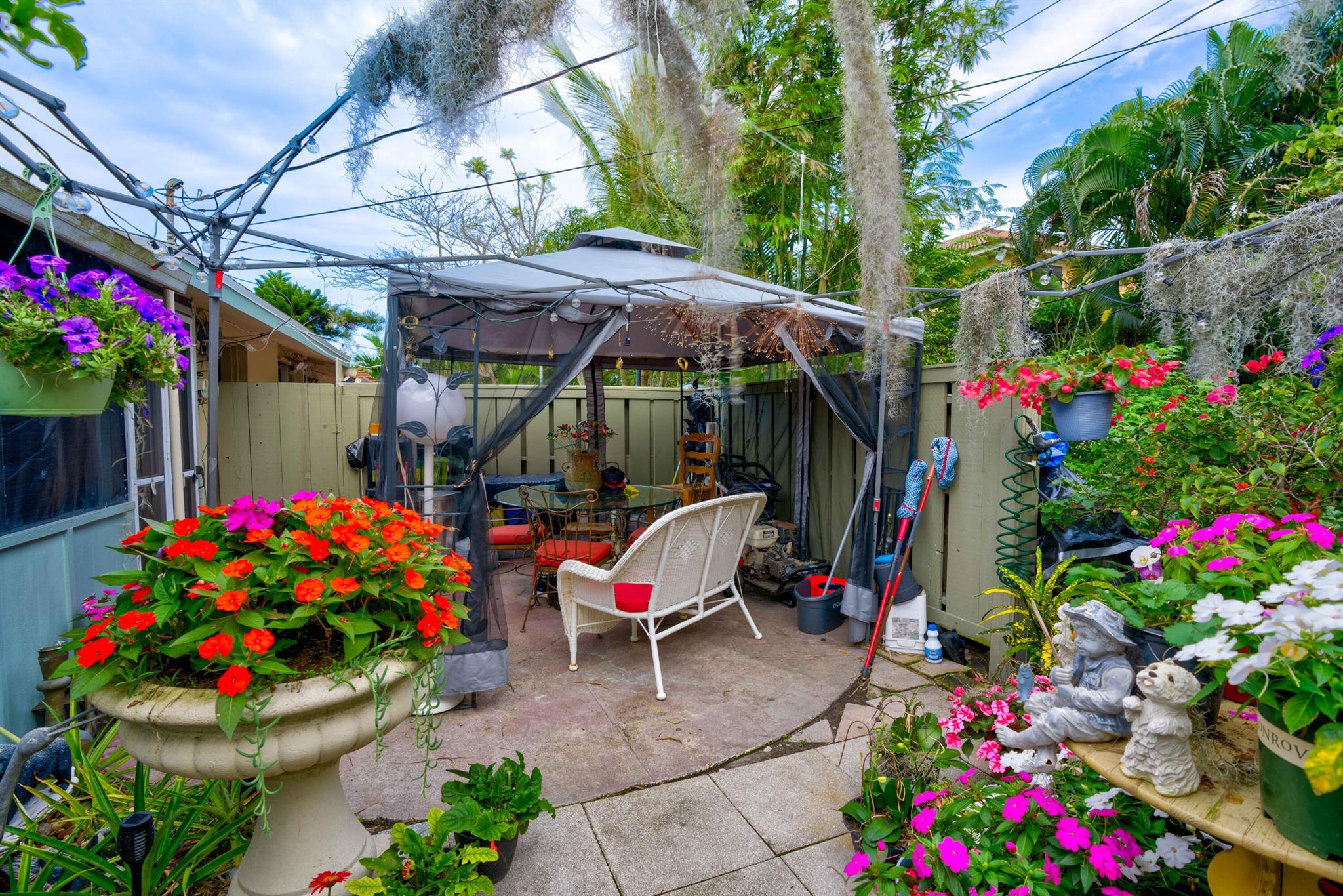 EASTVIEW MANOR - Residential Income