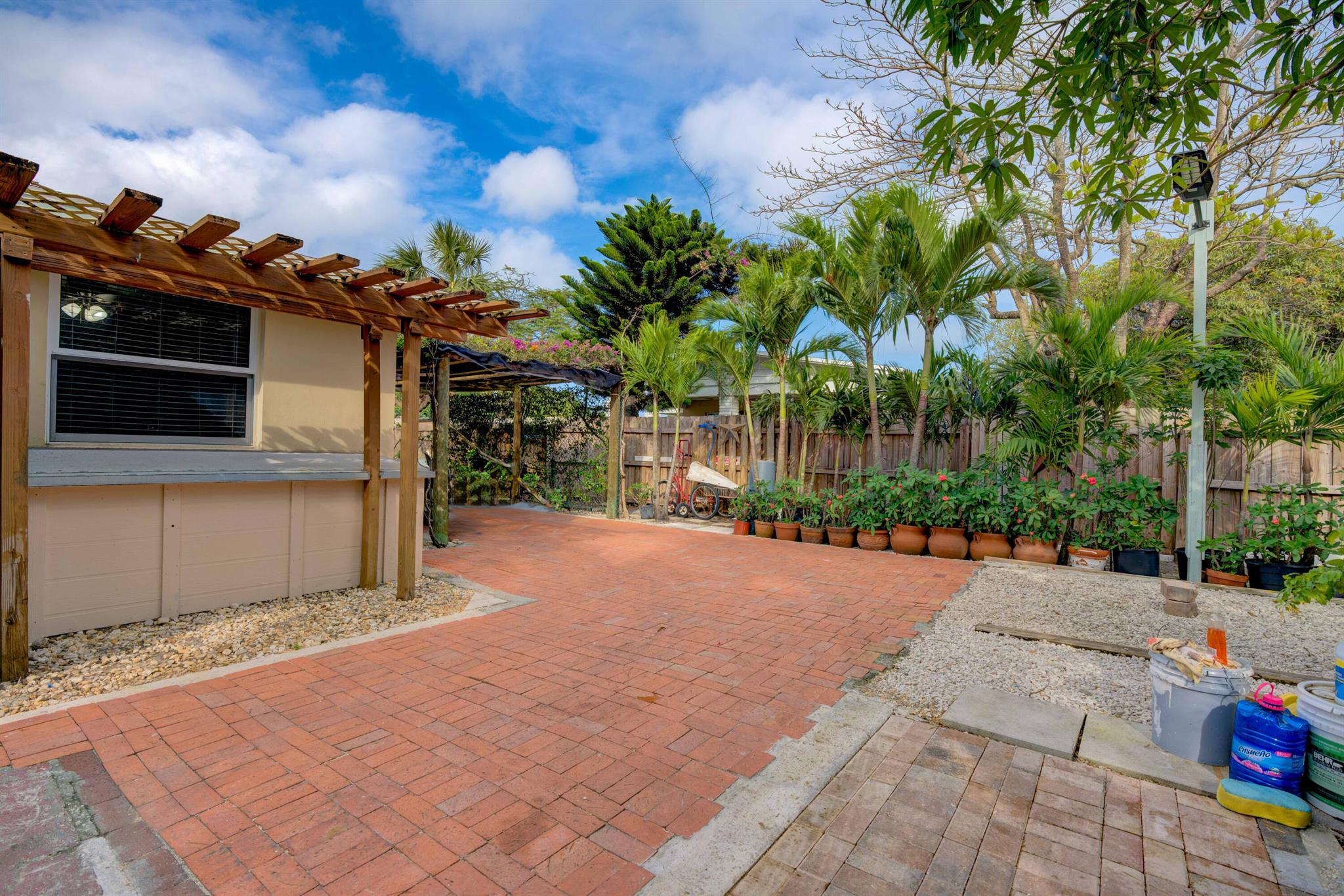 EASTVIEW MANOR - Residential Income