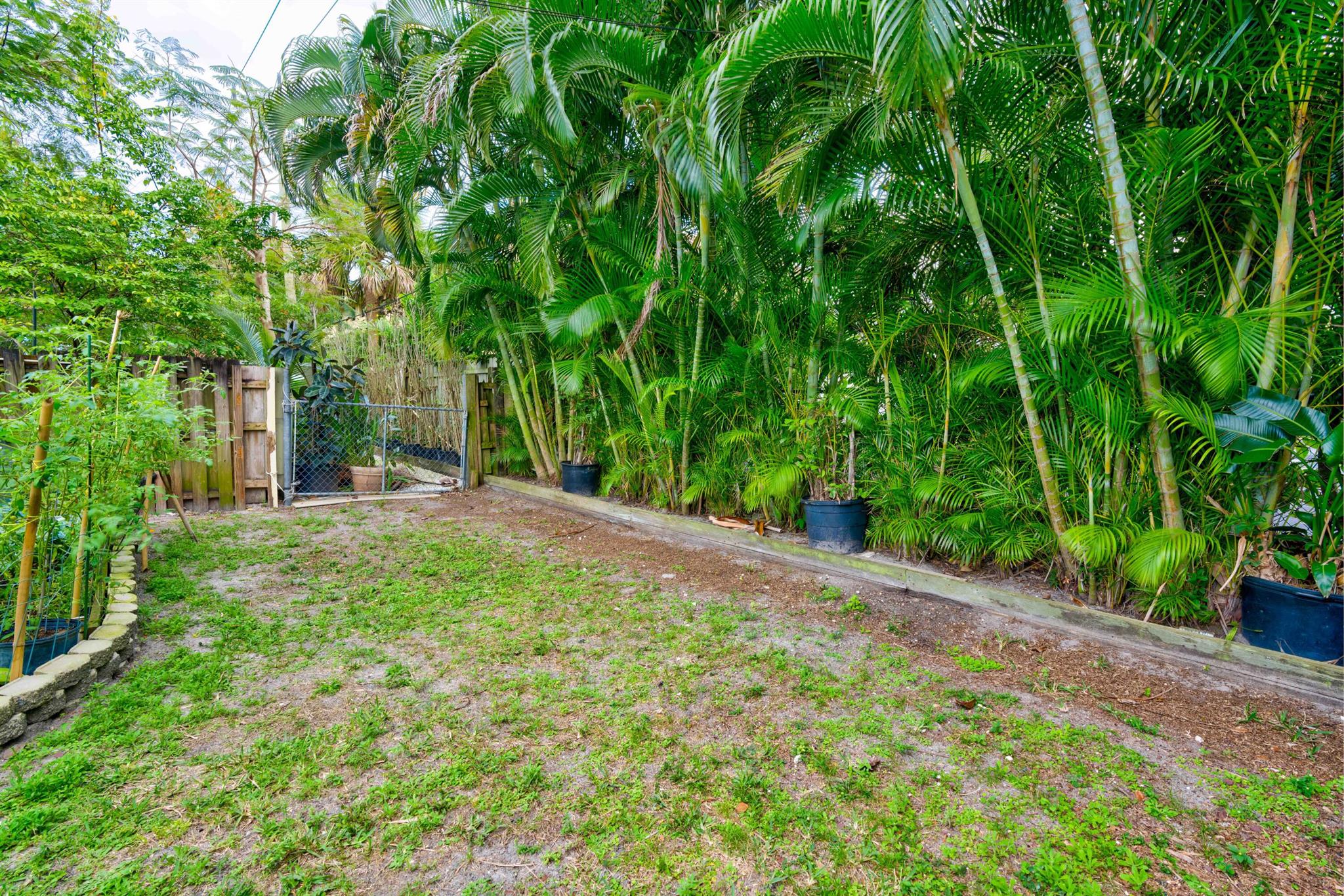 EASTVIEW MANOR - Residential Income