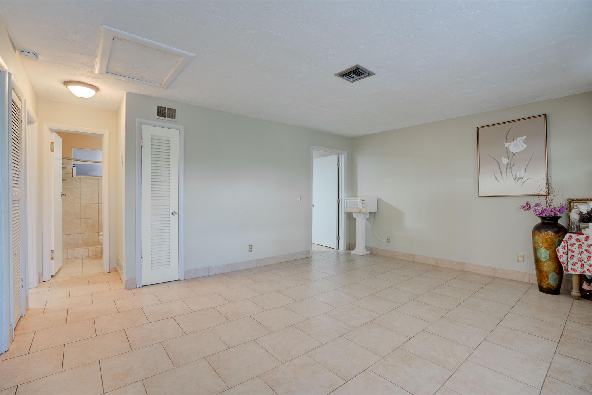 EASTVIEW MANOR - Residential Income