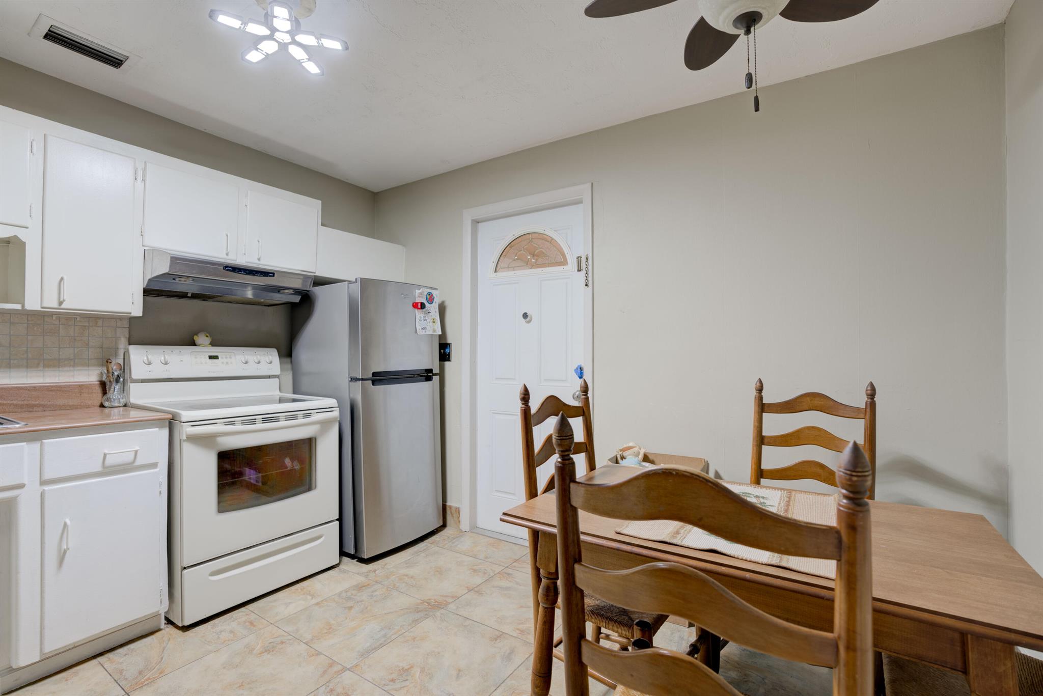 EASTVIEW MANOR - Residential Income