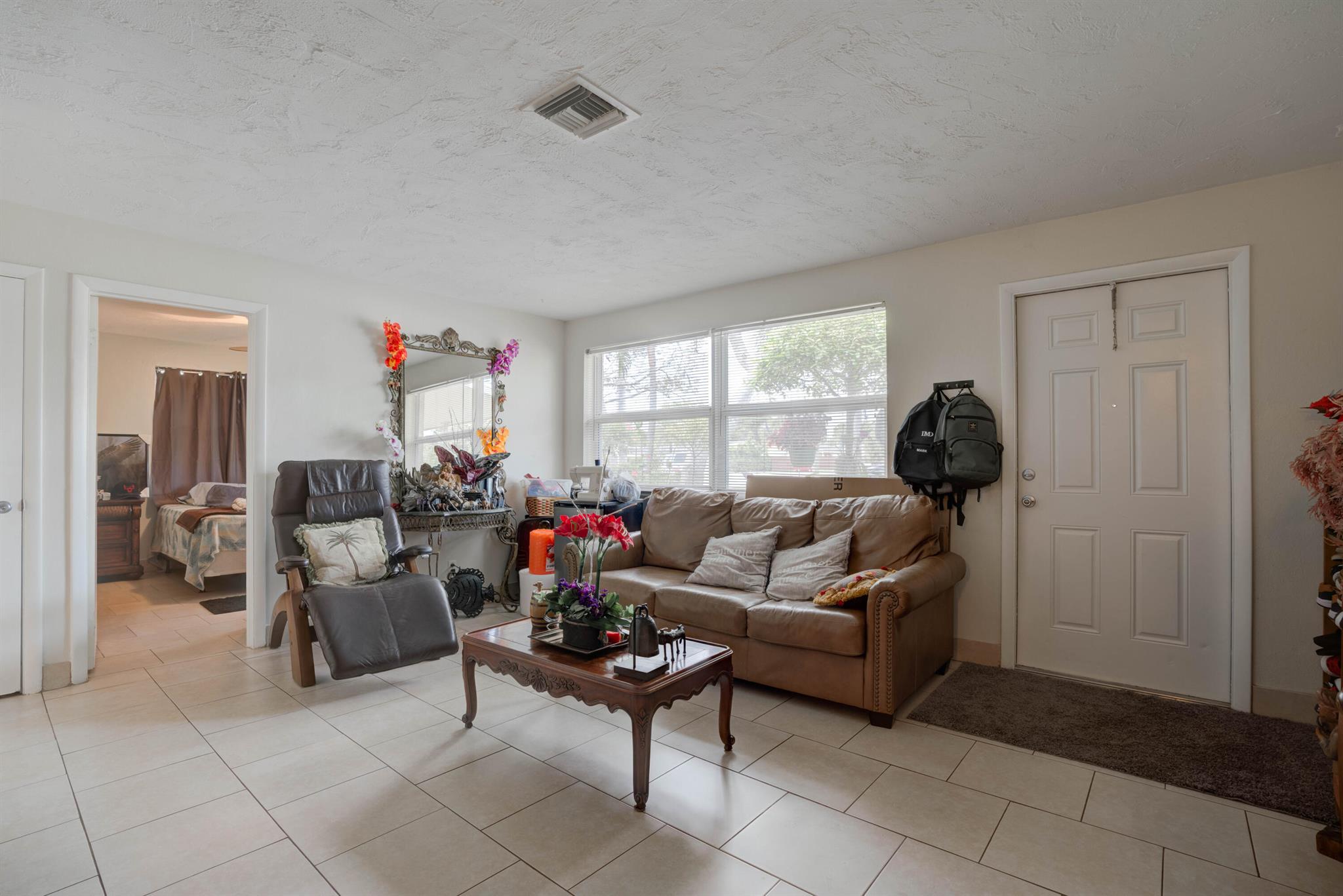 EASTVIEW MANOR - Residential Income