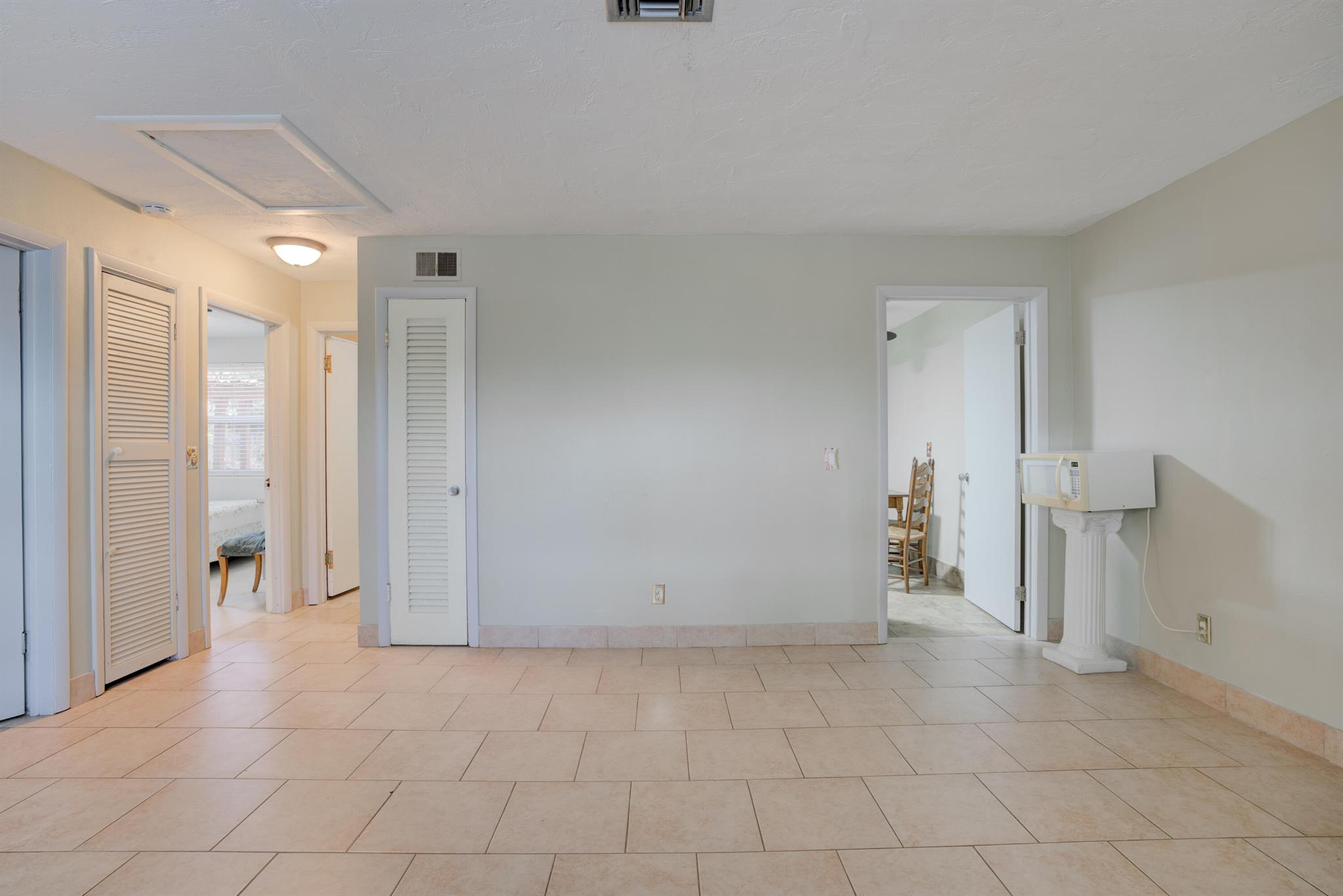 EASTVIEW MANOR - Residential Income