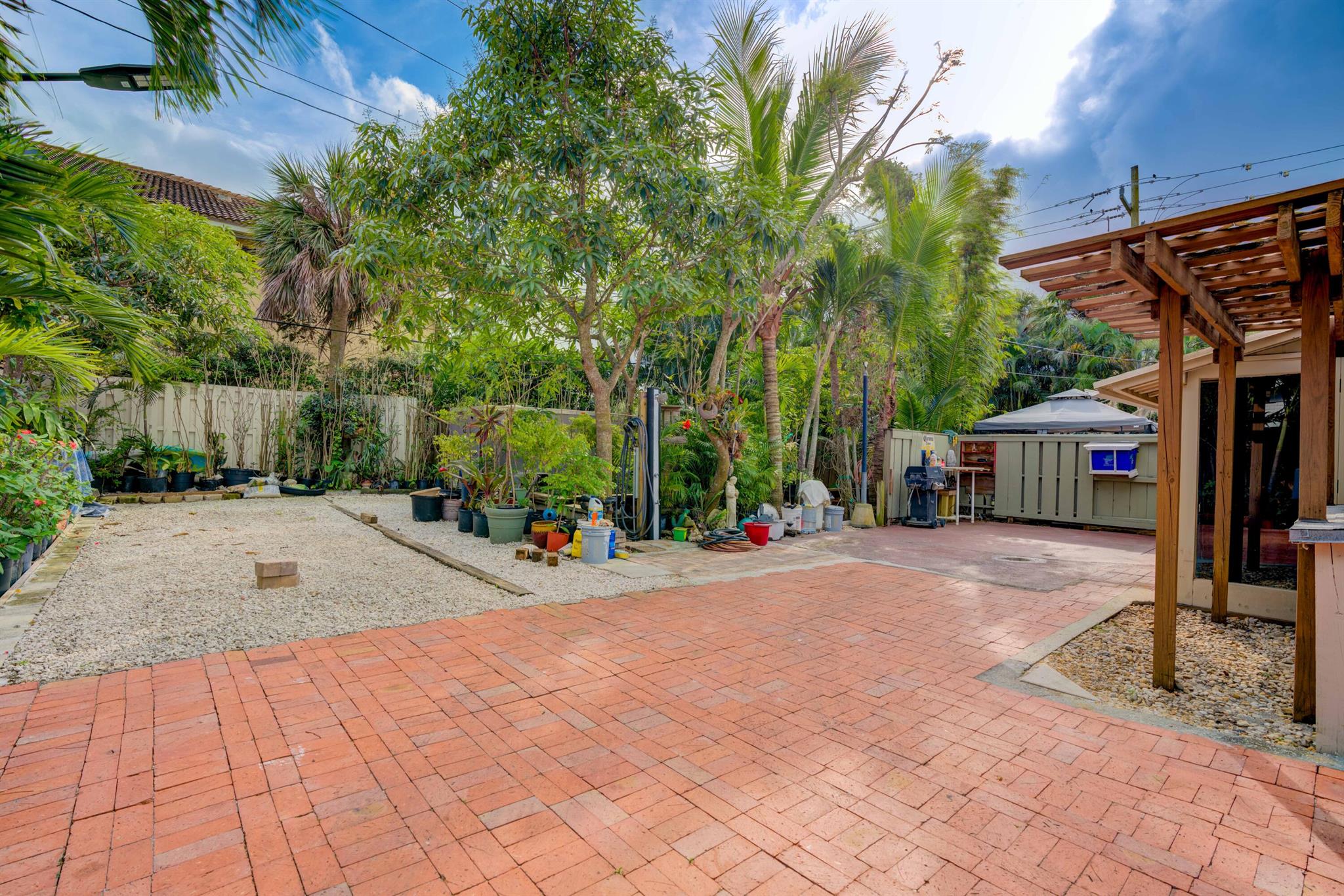 EASTVIEW MANOR - Residential Income