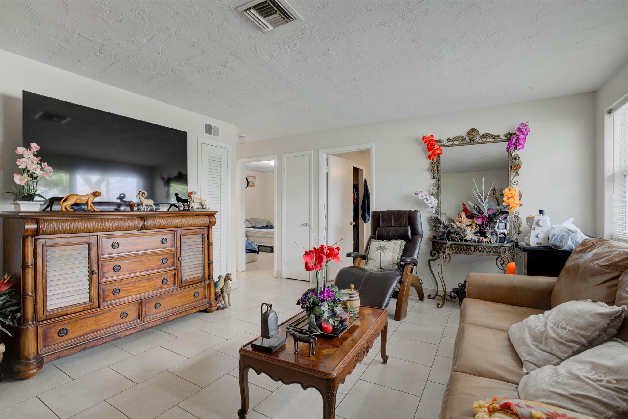 EASTVIEW MANOR - Residential Income