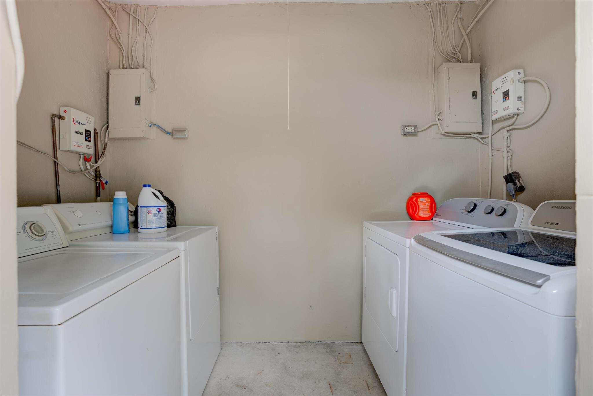 EASTVIEW MANOR - Residential Income