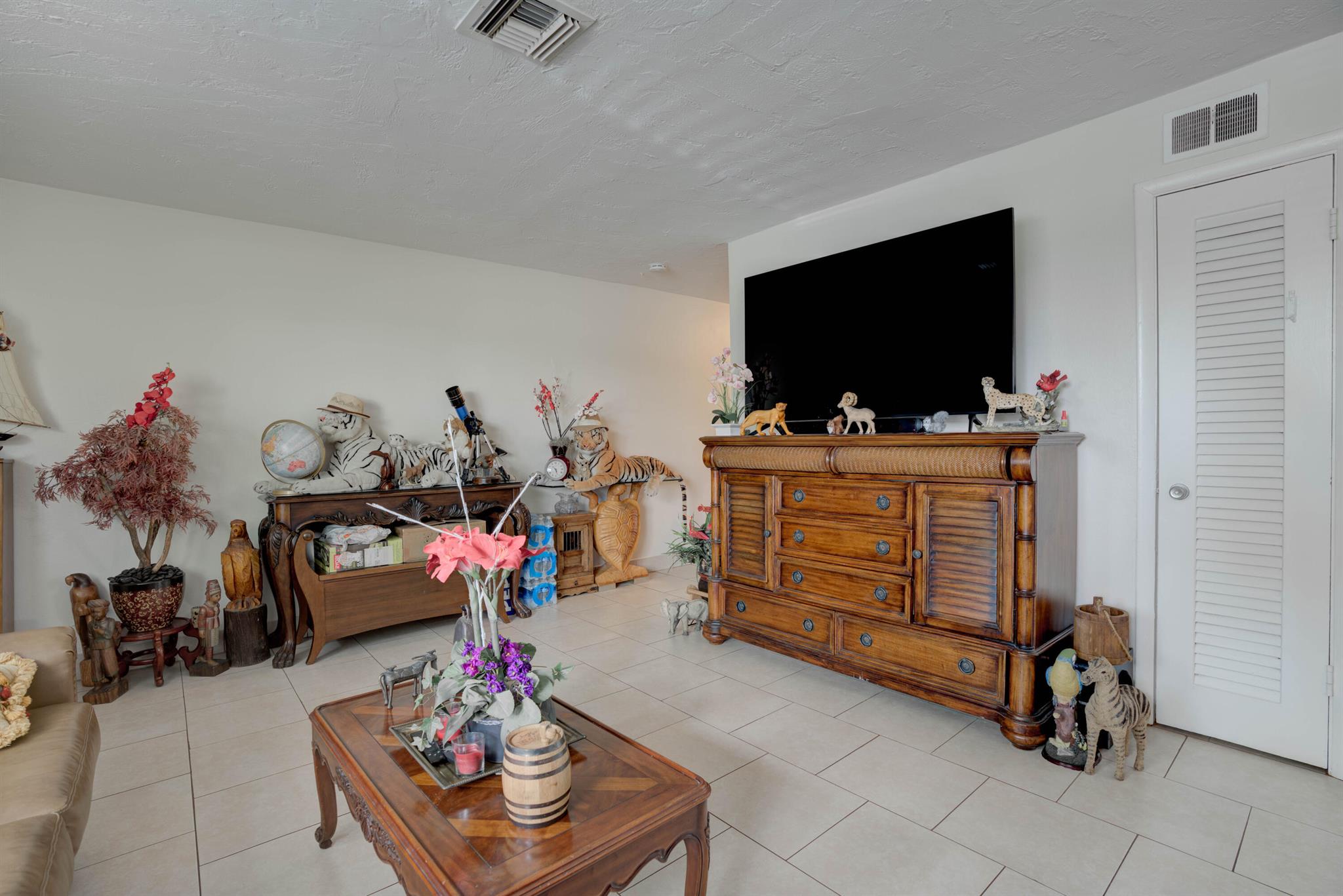 EASTVIEW MANOR - Residential Income