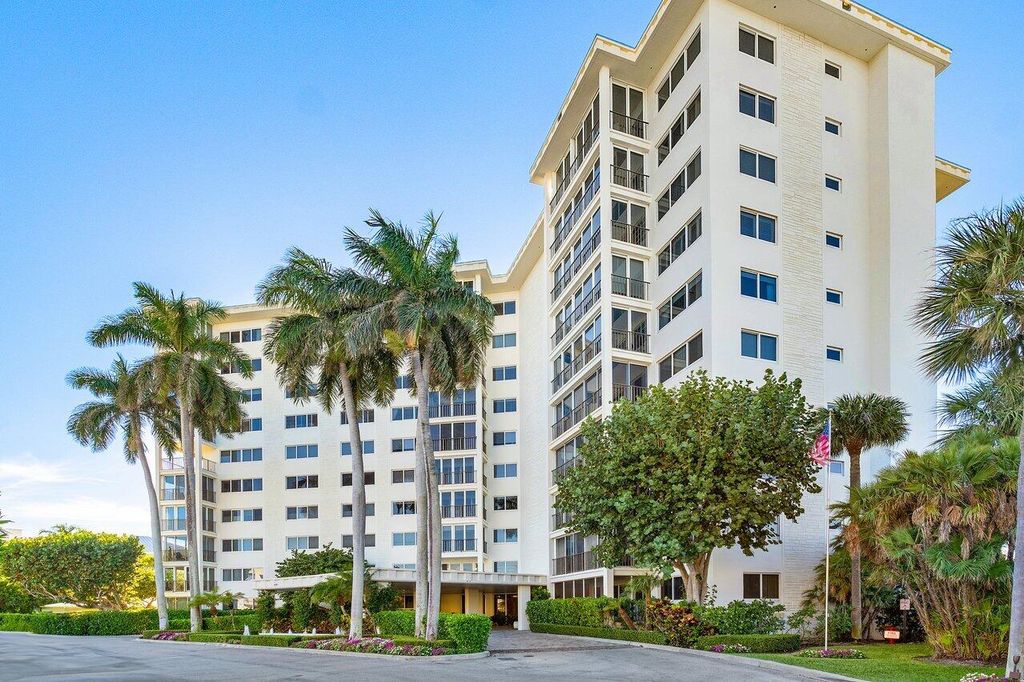 Photo of 86 Macfarlane Drive #5b, Delray Beach, FL 33483 (MLS # R11063198)