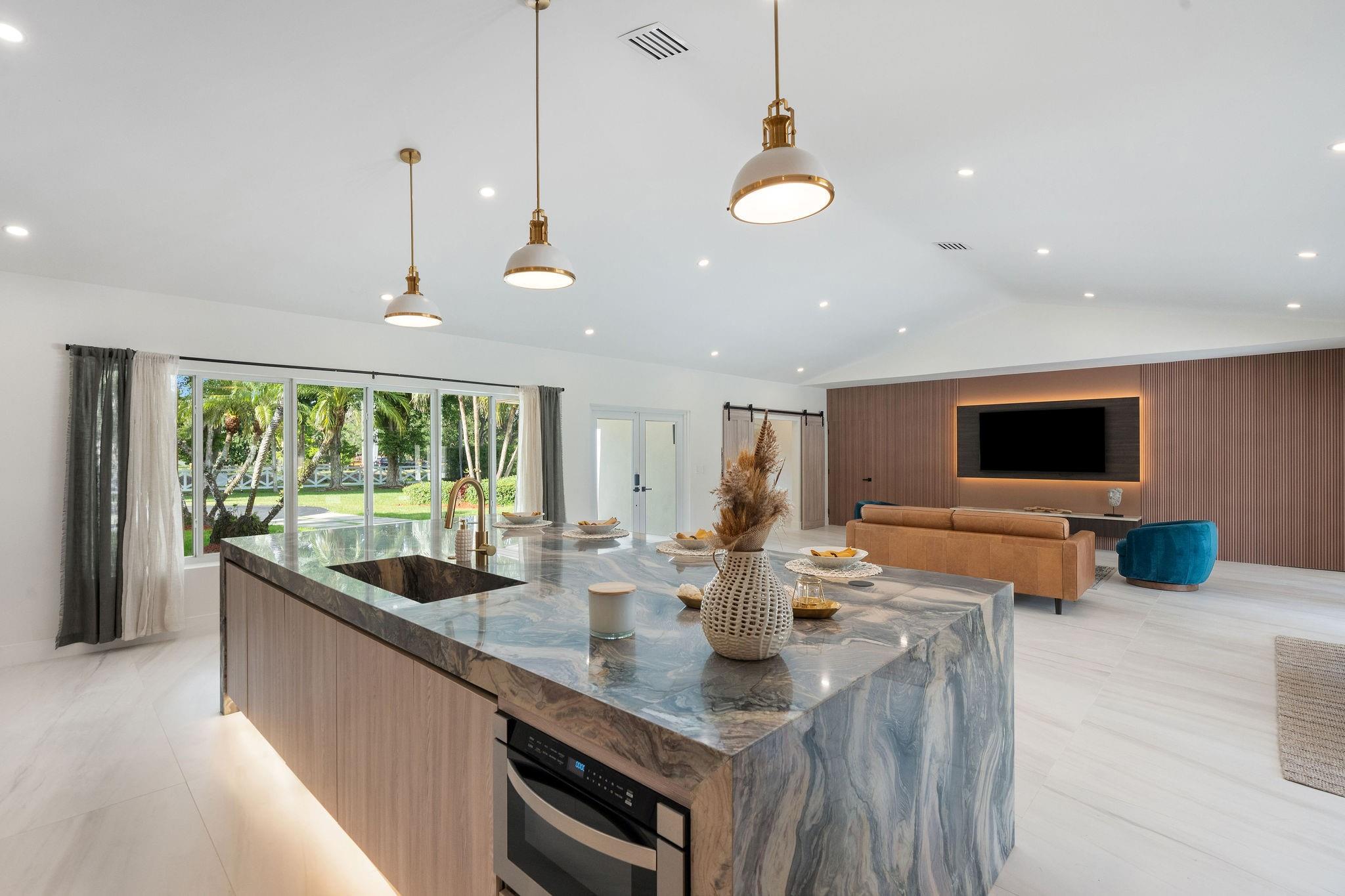 SUNSHINE RANCHES - Residential